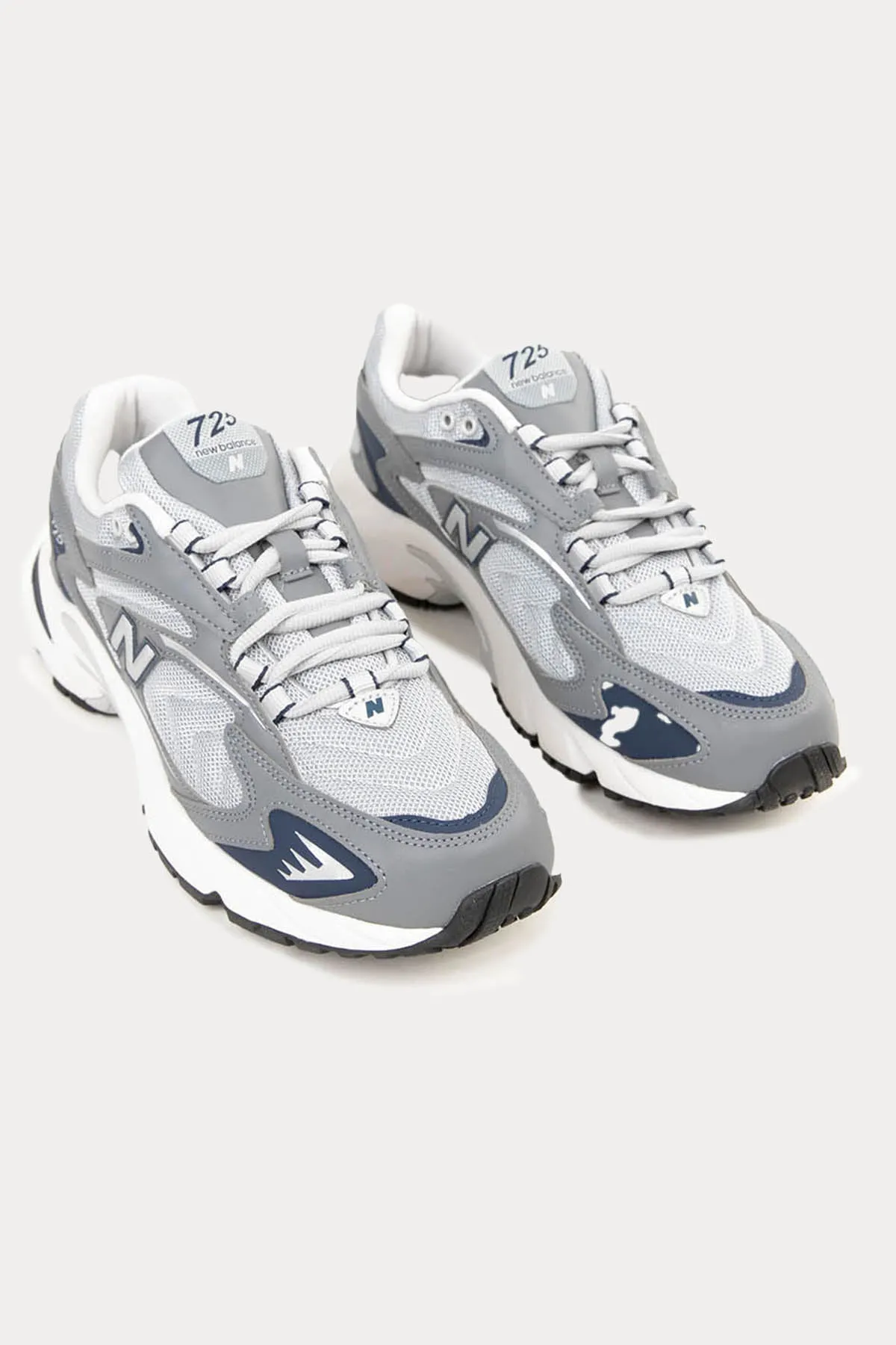 New Balance 725 Shoes