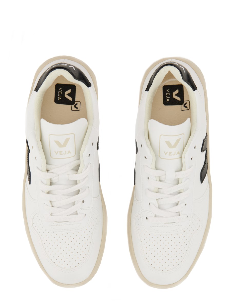 VEJA      SNEAKER V-10 IN PELLE